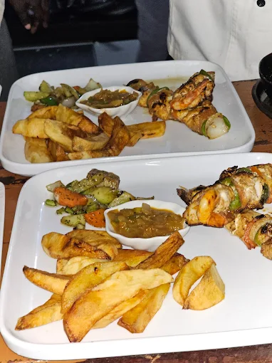 Muna's Bar And Restaurant