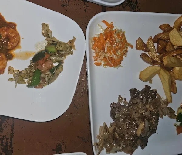 Muna's Bar And Restaurant