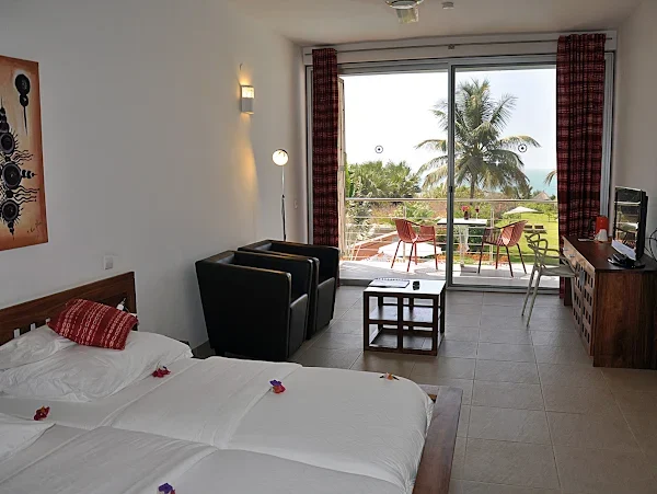 Leo's Beach Hotel & Restaurant