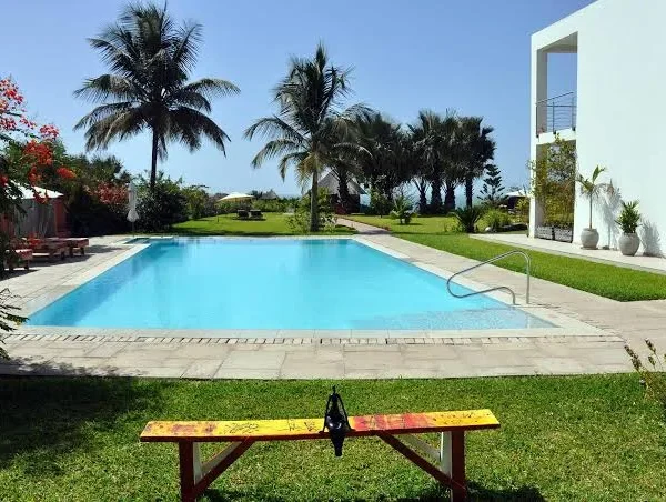 Leo's Beach Hotel & Restaurant