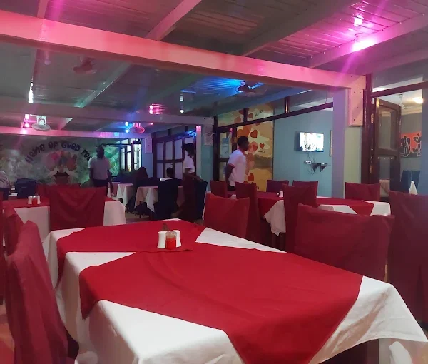 Muna's Bar And Restaurant