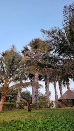 Leo's Beach Hotel & Restaurant