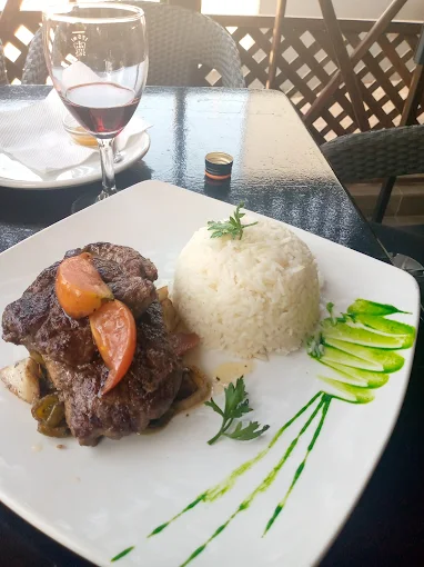 Reo's Sports Resto and Lounge