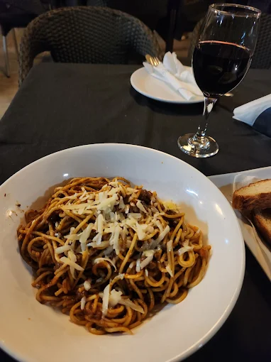 Reo's Sports Resto and Lounge