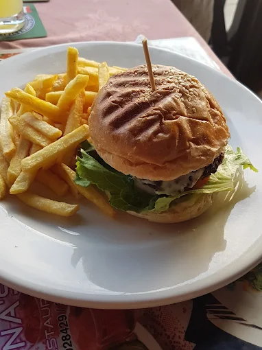 Muna's Bar And Restaurant