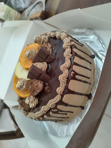 TRAYZ Cakes & Catering Services